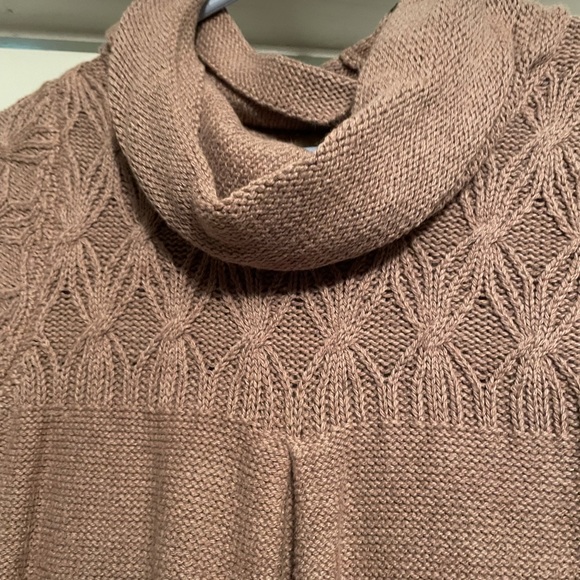 👚RW&Co Cowl neck short sleeve sweater - Picture 3 of 3